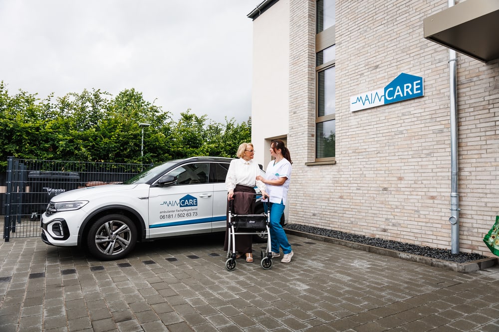 Main Care Fahrdienst bringt einen Tagespflegegast sicher nach Erlensee