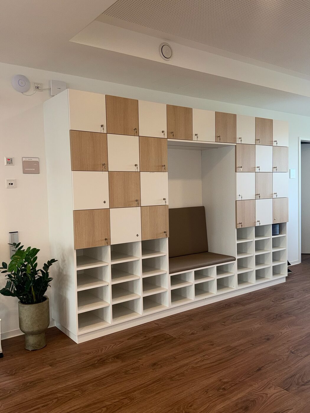 Garderobe mit persönlichen Schließfächern für unsere Tagespflegegäste