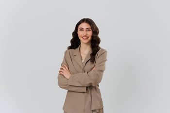 Porträt von Esra Tiryaki, Assistenz der Geschäftsführungen bei Main Care
